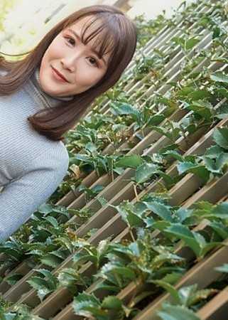 ニットワンピが卑猥に見える美熟女の誘惑