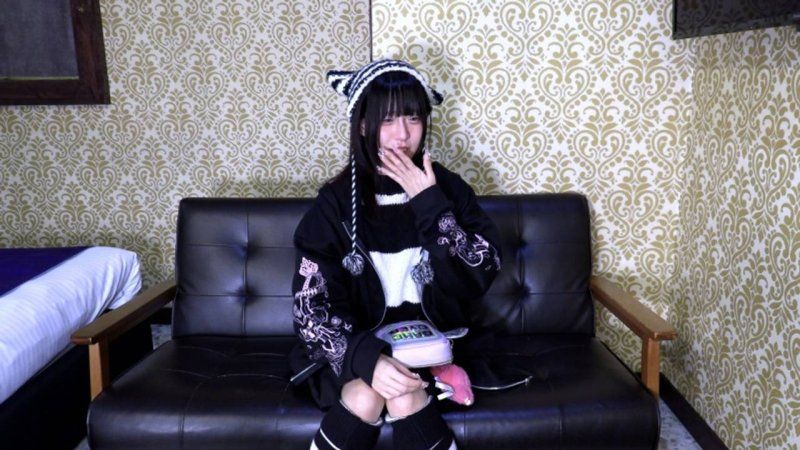 【素人初次拍攝】小潮(20)153cm36kg的纖細Cosplayer的初次拍攝。中出並肛門貫通ATM。長時間的電動按摩責備連續高潮，一邊流口水一邊顫抖